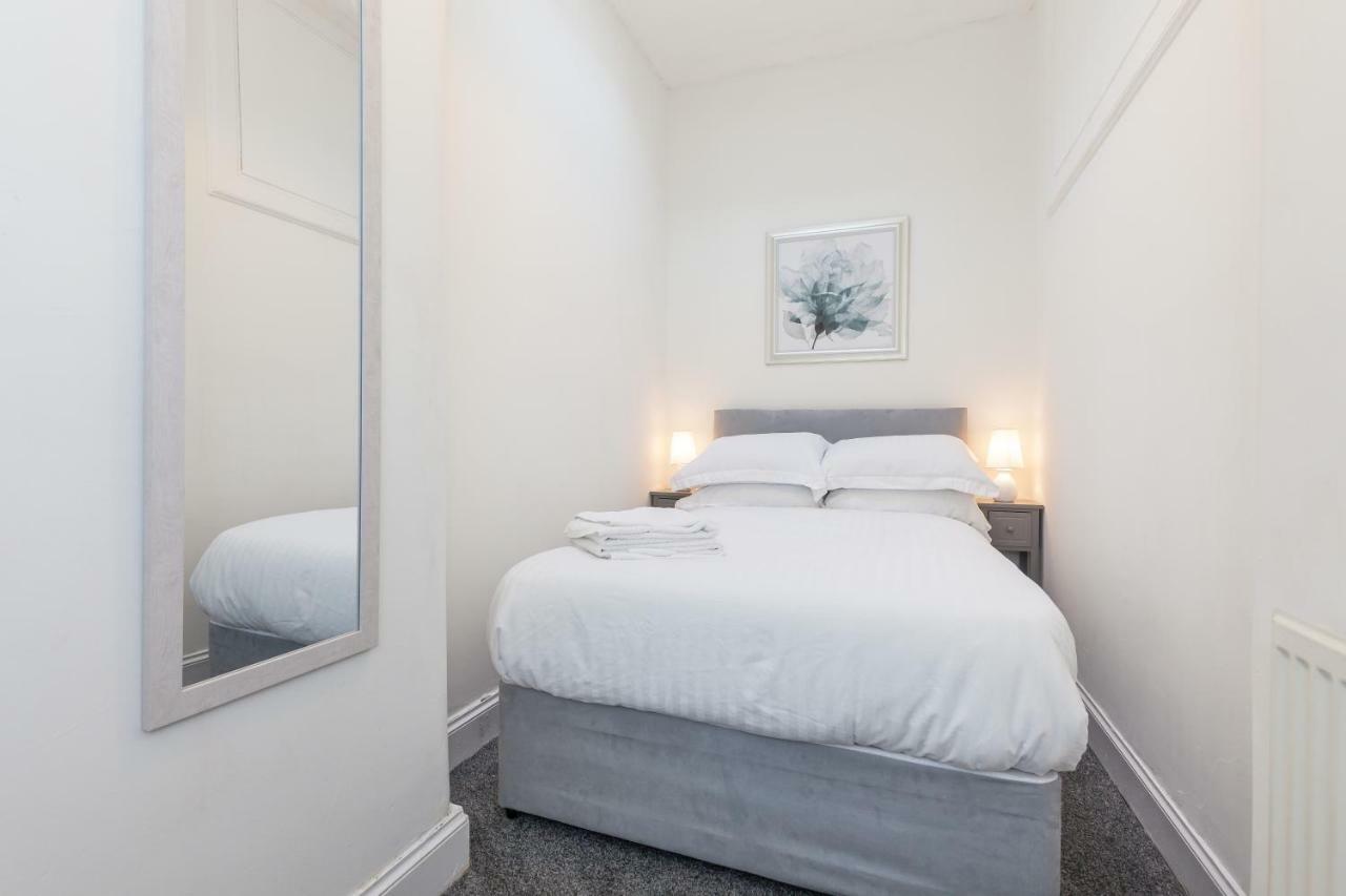 The - Floor 2 Bedroom Appartement Edinburgh