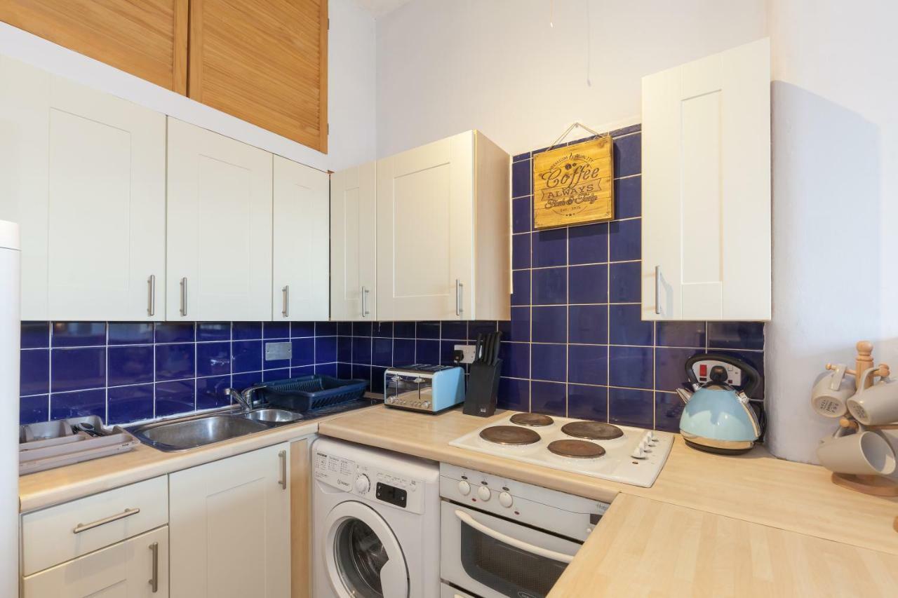 The - Floor 2 Bedroom Appartement Edinburgh